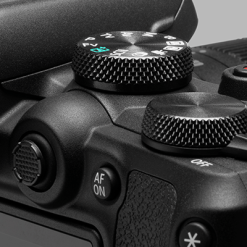 ارگونومی و طراحی دوربین بدون آینه کانن Canon EOS R10 Kit 18-150mm f/3.5-6.3 IS STM