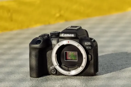 خرید دوربین بدون آینه کانن Canon EOS R10 Kit 18-150mm f/3.5-6.3 IS STM از دورنگاه شاپ